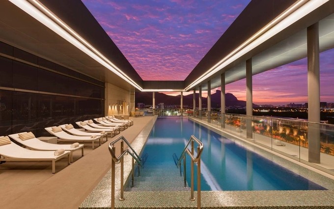 10 khach san co be boi san thuong dep nhat 9 - 10 khách sạn có bể bơi sân thượng đẹp nhất