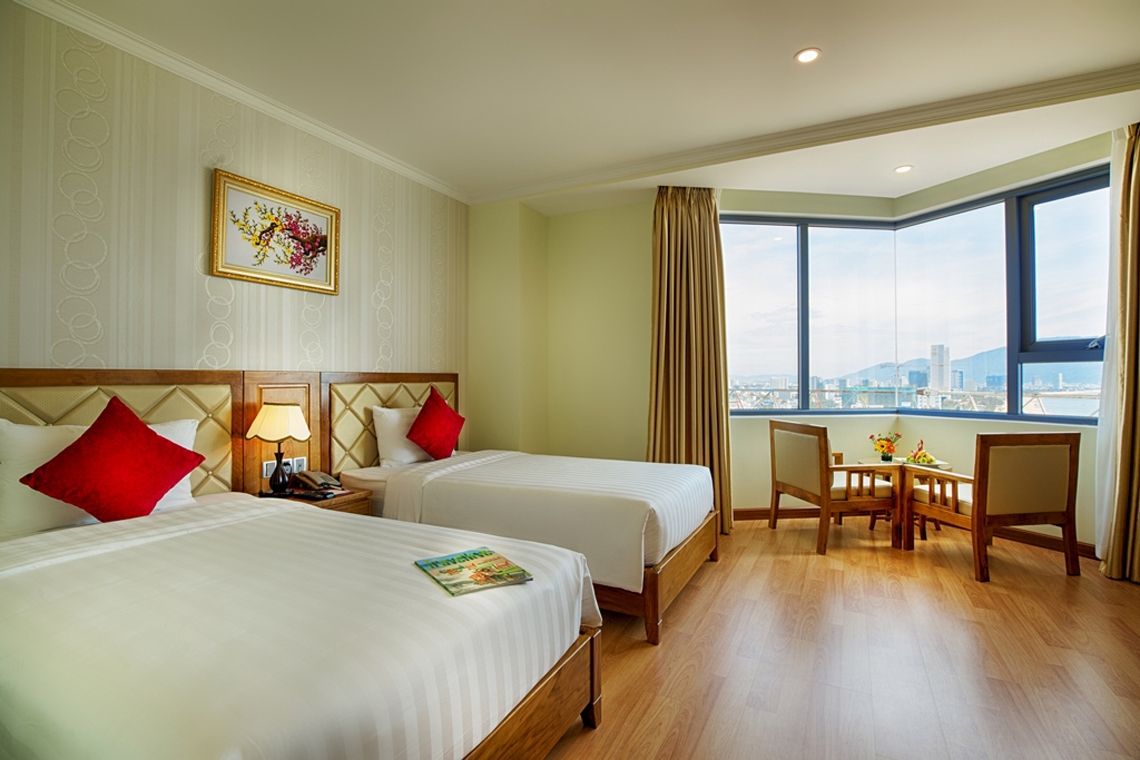 Review Serene Beach Hotel DaNang - khách sạn 4 sao đà nẵng có hồ bơi