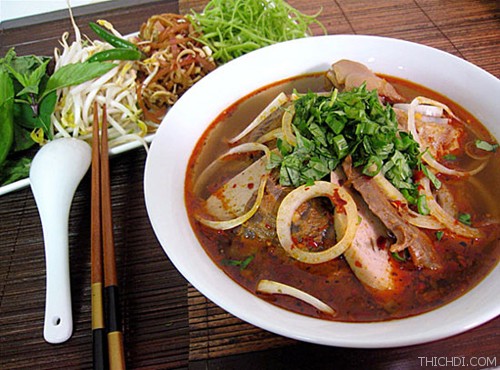 top 10 mon an noi tieng khong nen bo qua khi du lich thua thien hue 1 - Top 10 món ăn nổi tiếng không nên bỏ qua khi du lịch Thừa Thiên Huế
