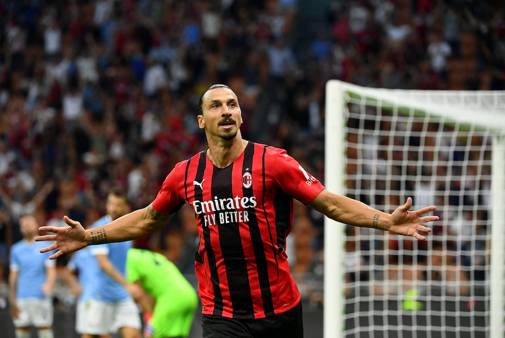 Quái kiệt' Ibrahimovic tiếp tục ở lại AC Milan khi sắp bước sang tuổi 41